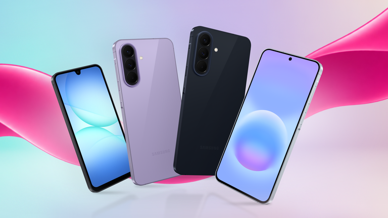 Štyri smartfóny Samsung vedľa seba na farebnom pozadí.