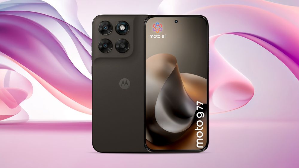 Telefón Motorola Moto 977 s trojitým fotoaparátom na ružovo-fialovom pozadí.