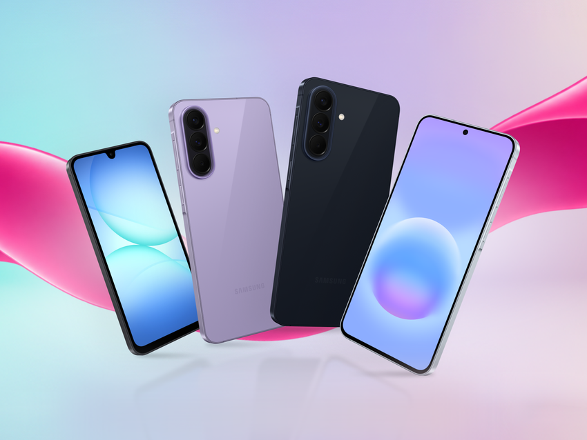 Tri rôzne smartfóny Samsung na farebnom pozadí, zobrazené spredu a zozadu.