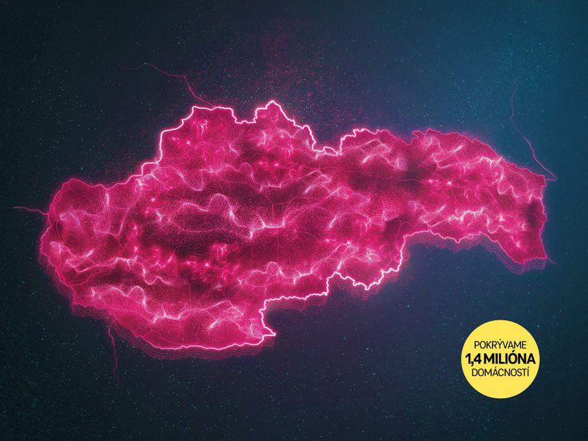 Žiariaci ružový obrys mapy Slovenska na tmavom pozadí so žltým kruhom s nápisom "Pokrývame 14 miliónov domácností."