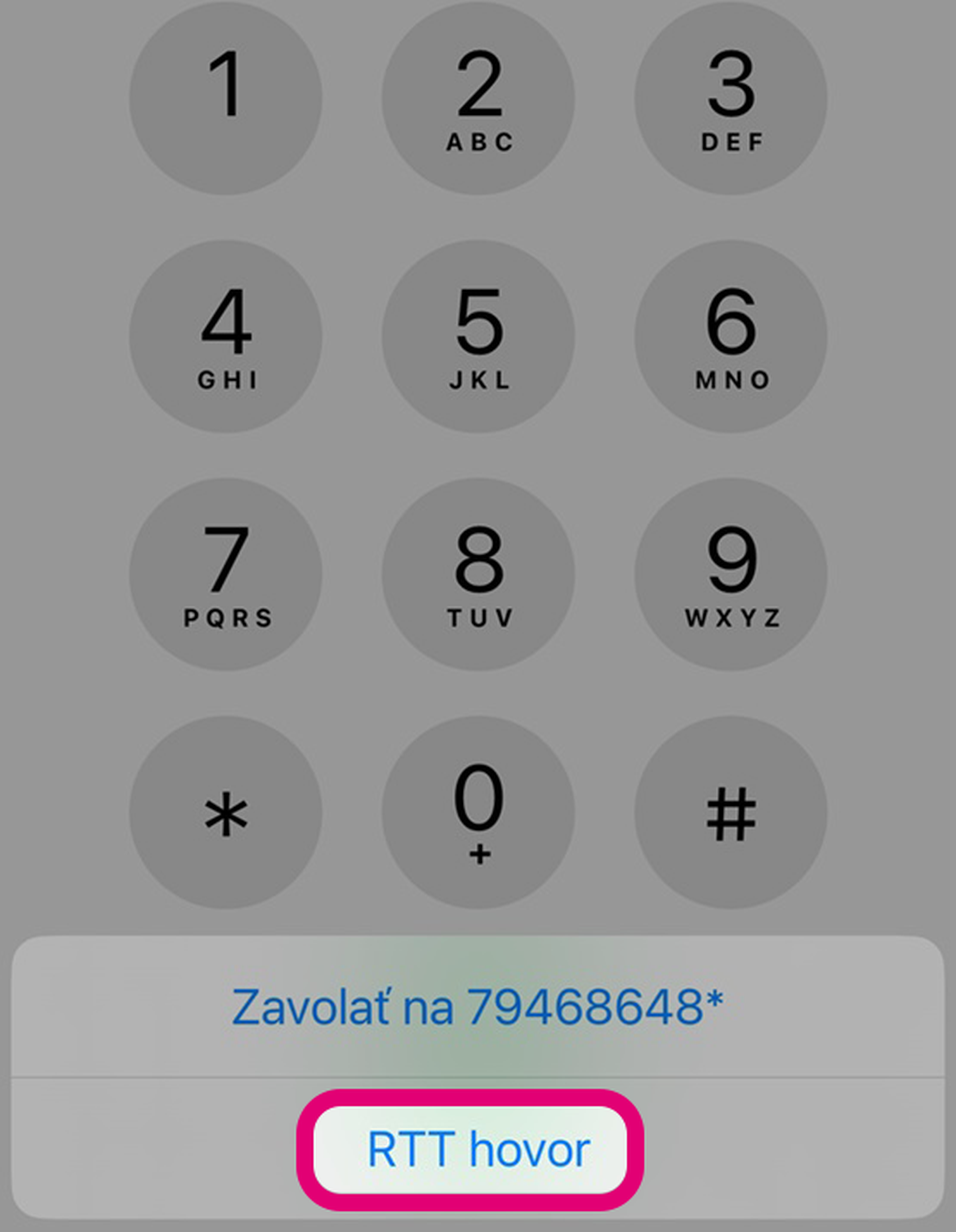Označenie tlačidla RTT hovor na displeji